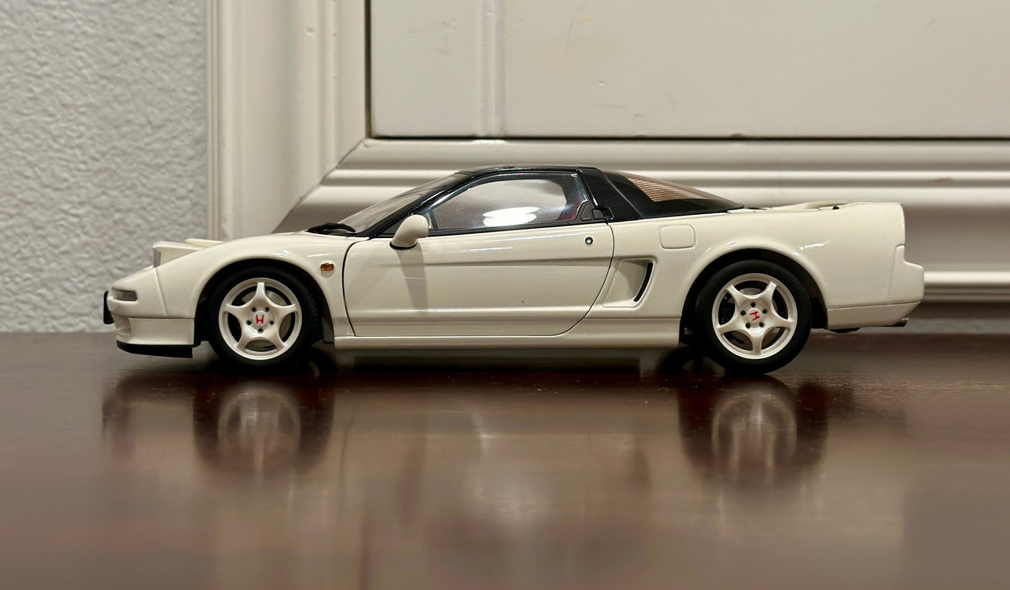 AUTOart Honda NSX Type-R 'NA1' Champion White 1/18 Scale Diecast Model Car - Product Image