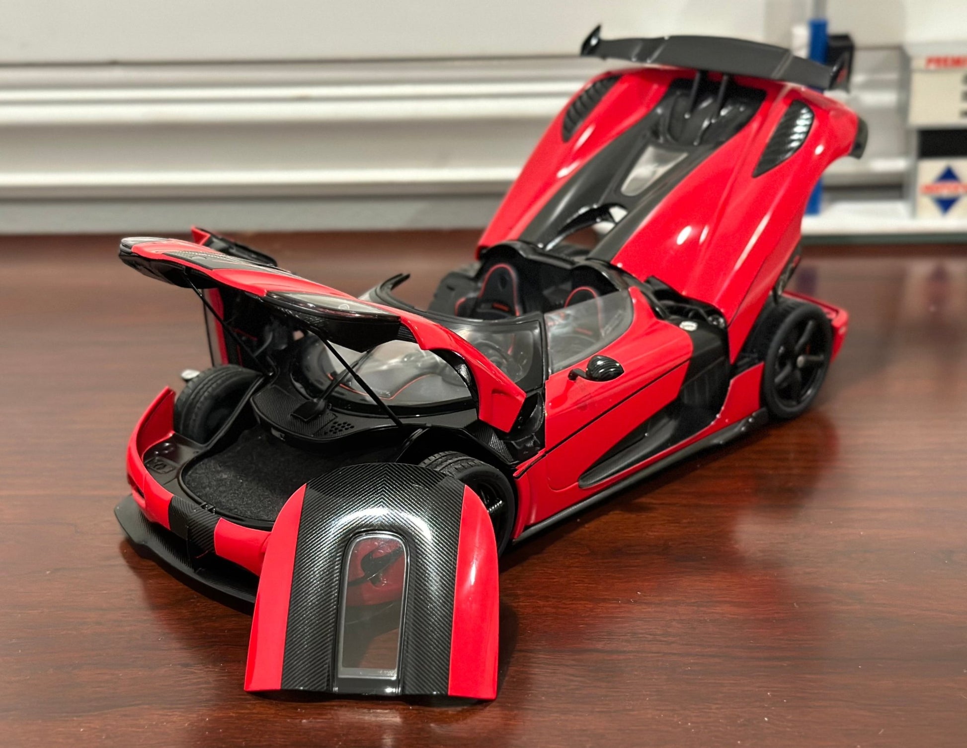 AUTOart Koenigsegg Agera RS Red w/ Carbon Fiber 1/18 Scale Diecast Model Car | In Box - Product Image