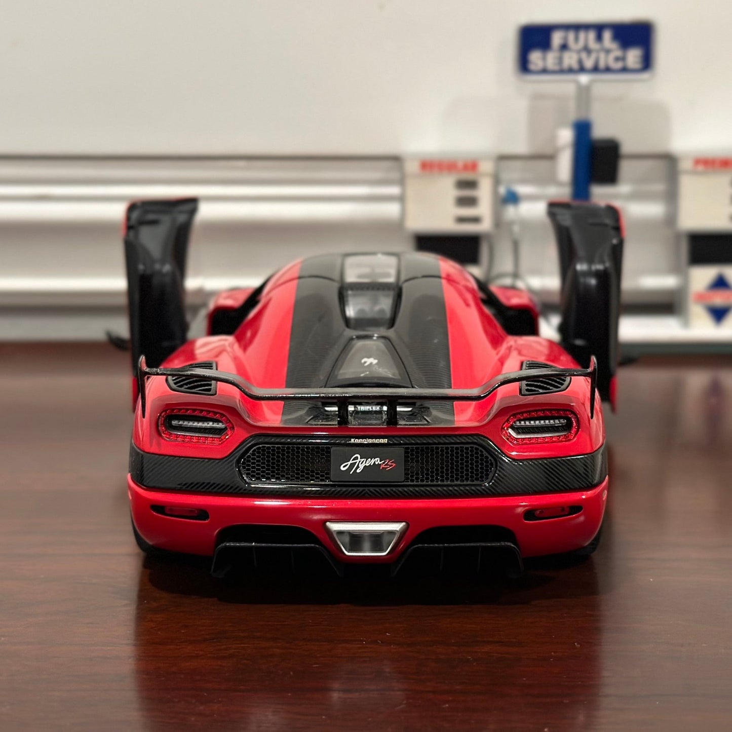 AUTOart Koenigsegg Agera RS Red w/ Carbon Fiber 1/18 Scale Diecast Model Car | In Box - Product Image