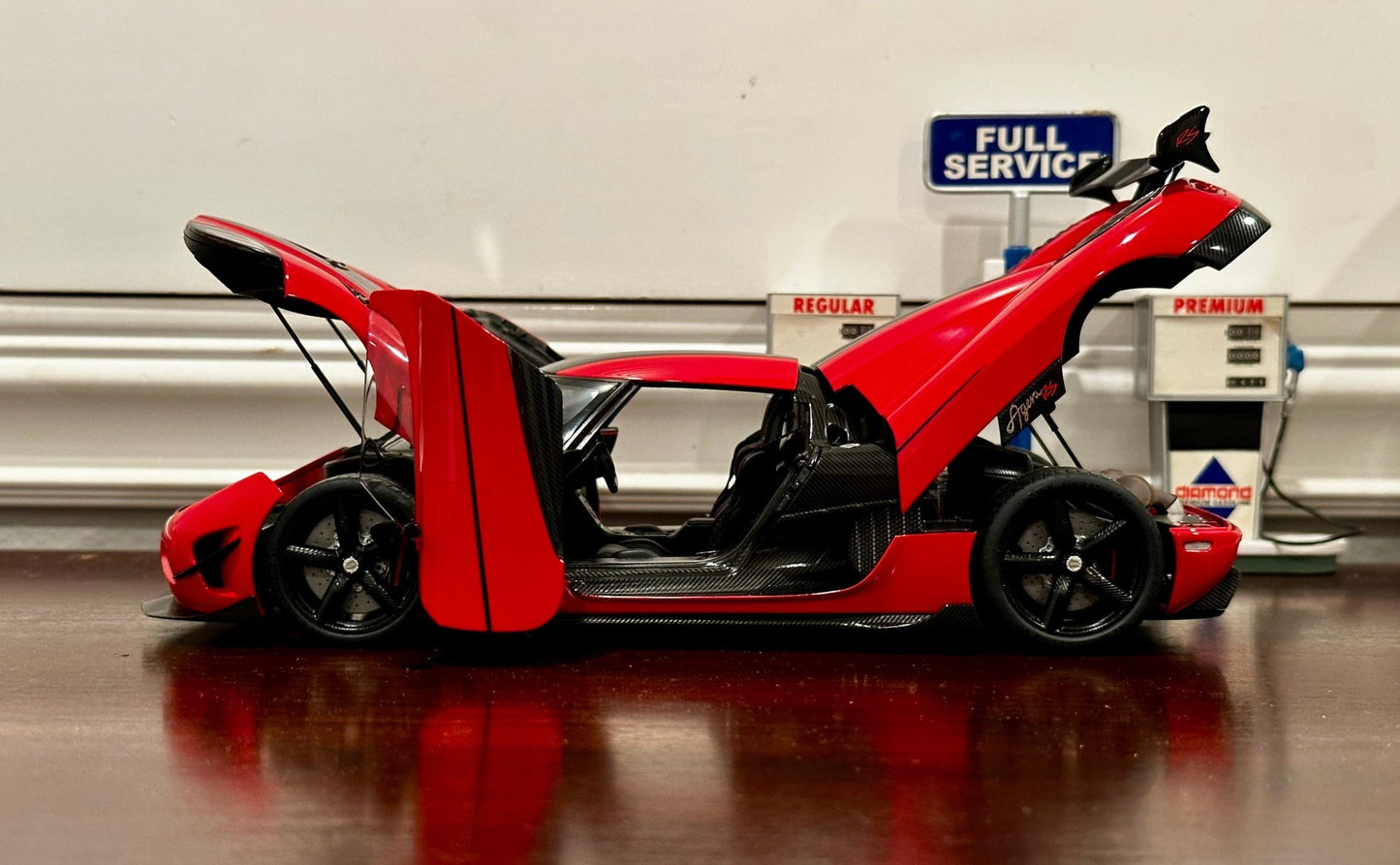AUTOart Koenigsegg Agera RS Red w/ Carbon Fiber 1/18 Scale Diecast Model Car | In Box - Product Image