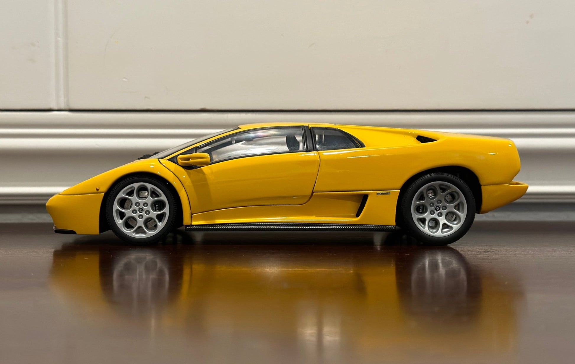 AUTOart Lamborghini Diablo 6.0 Yellow 1/18 Scale Diecast Model Car - Product Image