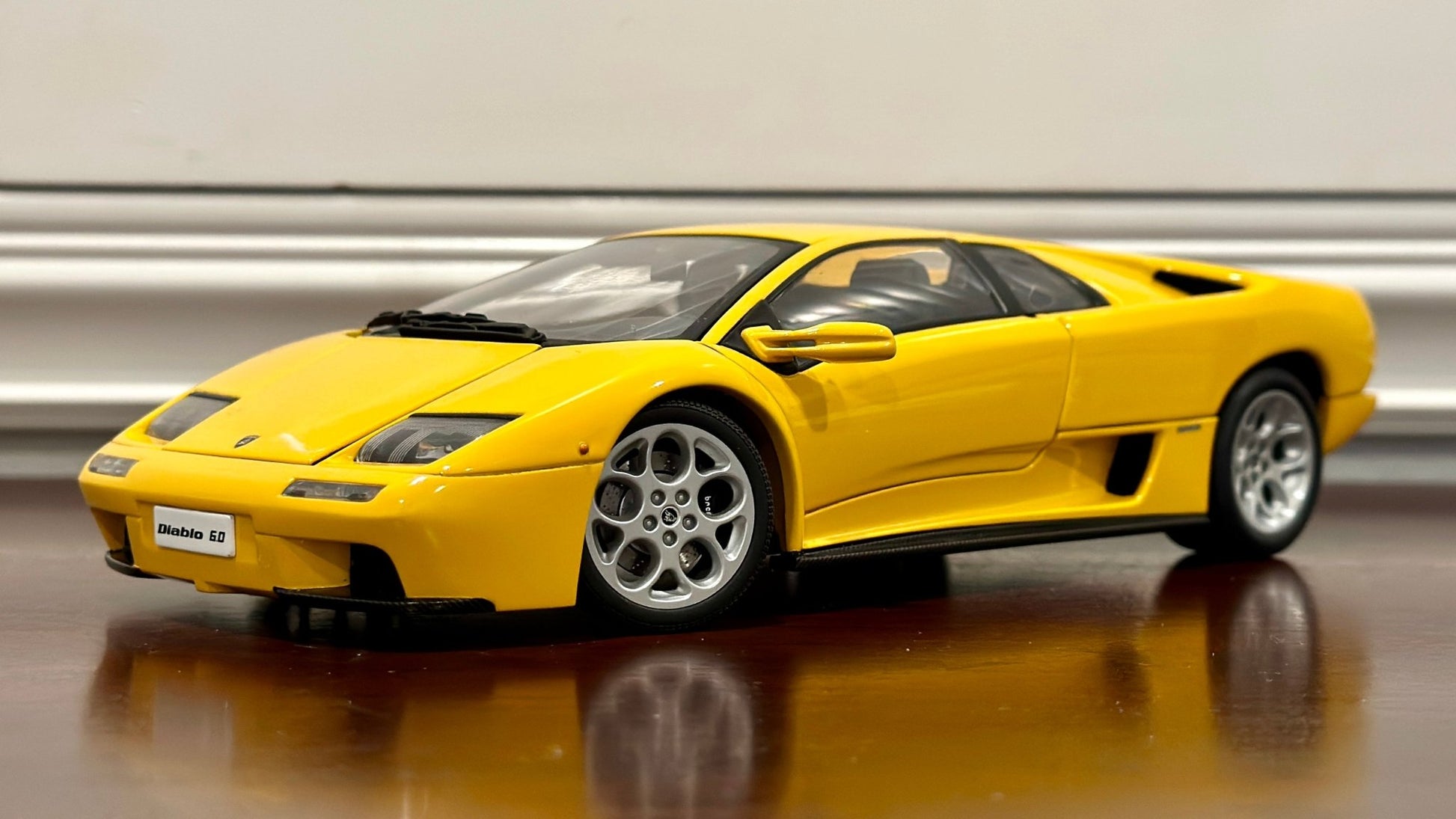 AUTOart Lamborghini Diablo 6.0 Yellow 1/18 Scale Diecast Model Car - Product Image