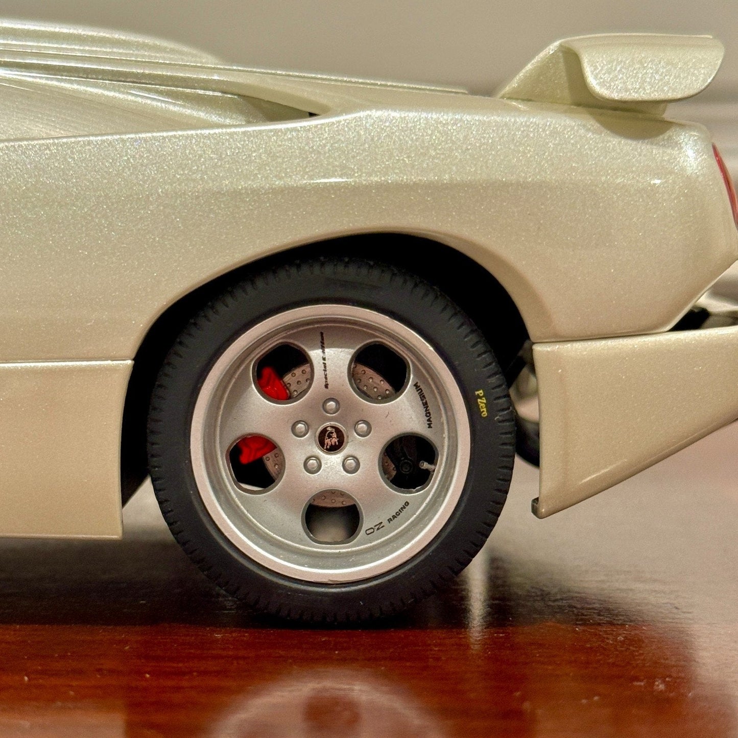 AUTOart Lamborghini Diablo SE30 JOTA Balloon White w/ Red Interior 1/18 Scale Diecast Model Car | New - Product Image