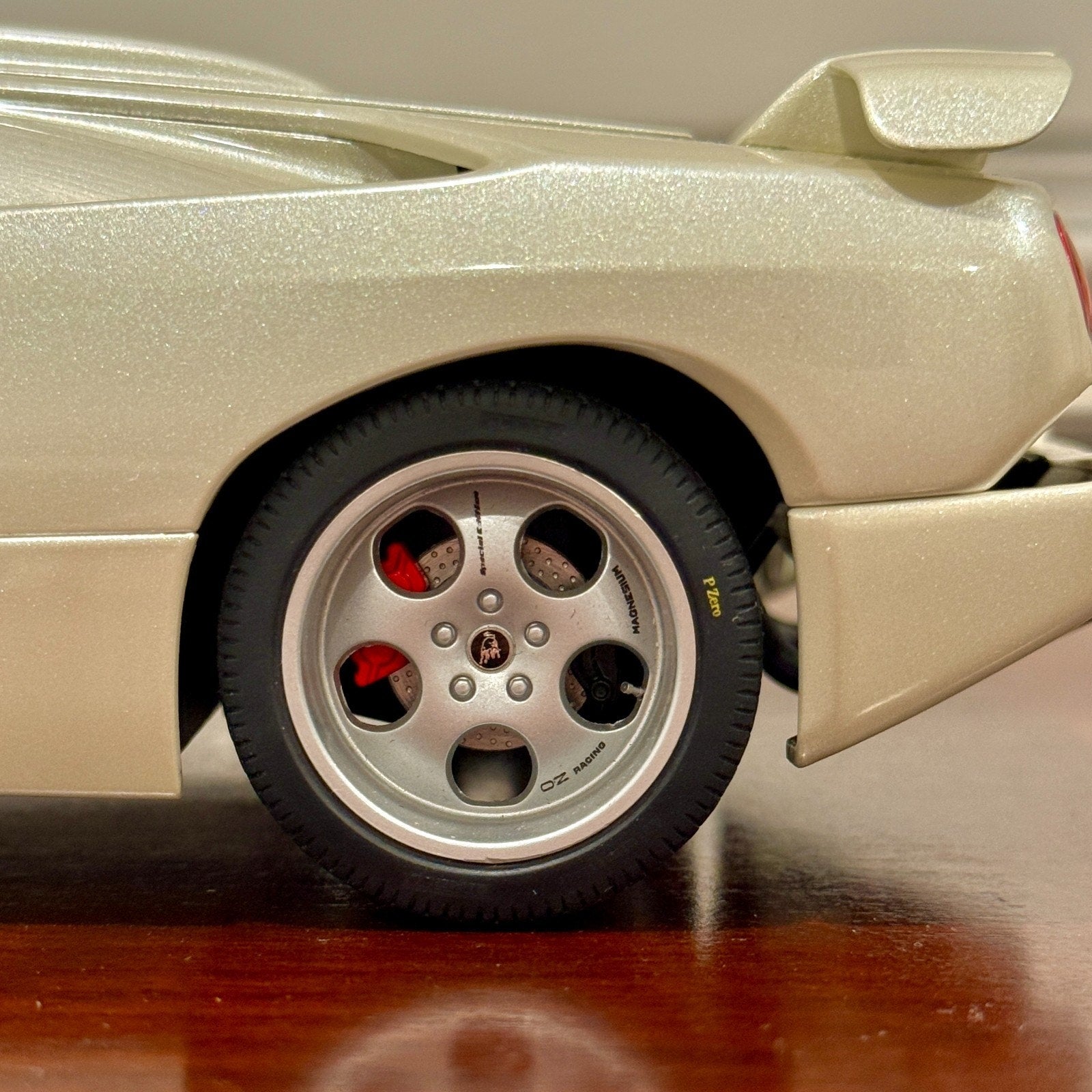 AUTOart Lamborghini Diablo SE30 JOTA Balloon White w/ Red Interior 1/18 Scale Diecast Model Car | New - Product Image