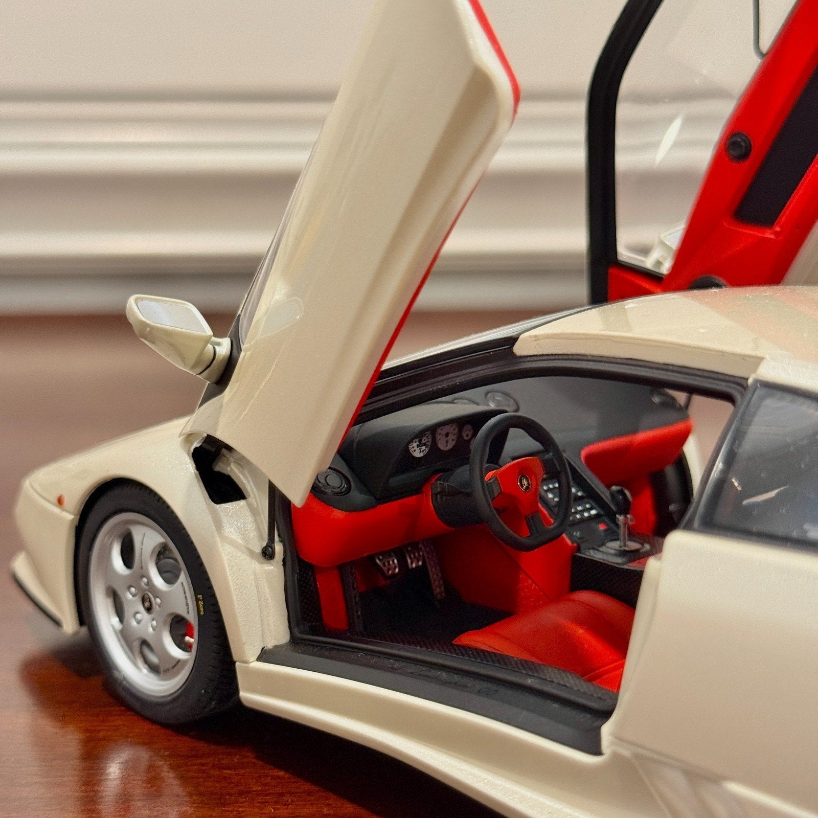 AUTOart Lamborghini Diablo SE30 JOTA Balloon White w/ Red Interior 1/18 Scale Diecast Model Car | New - Product Image