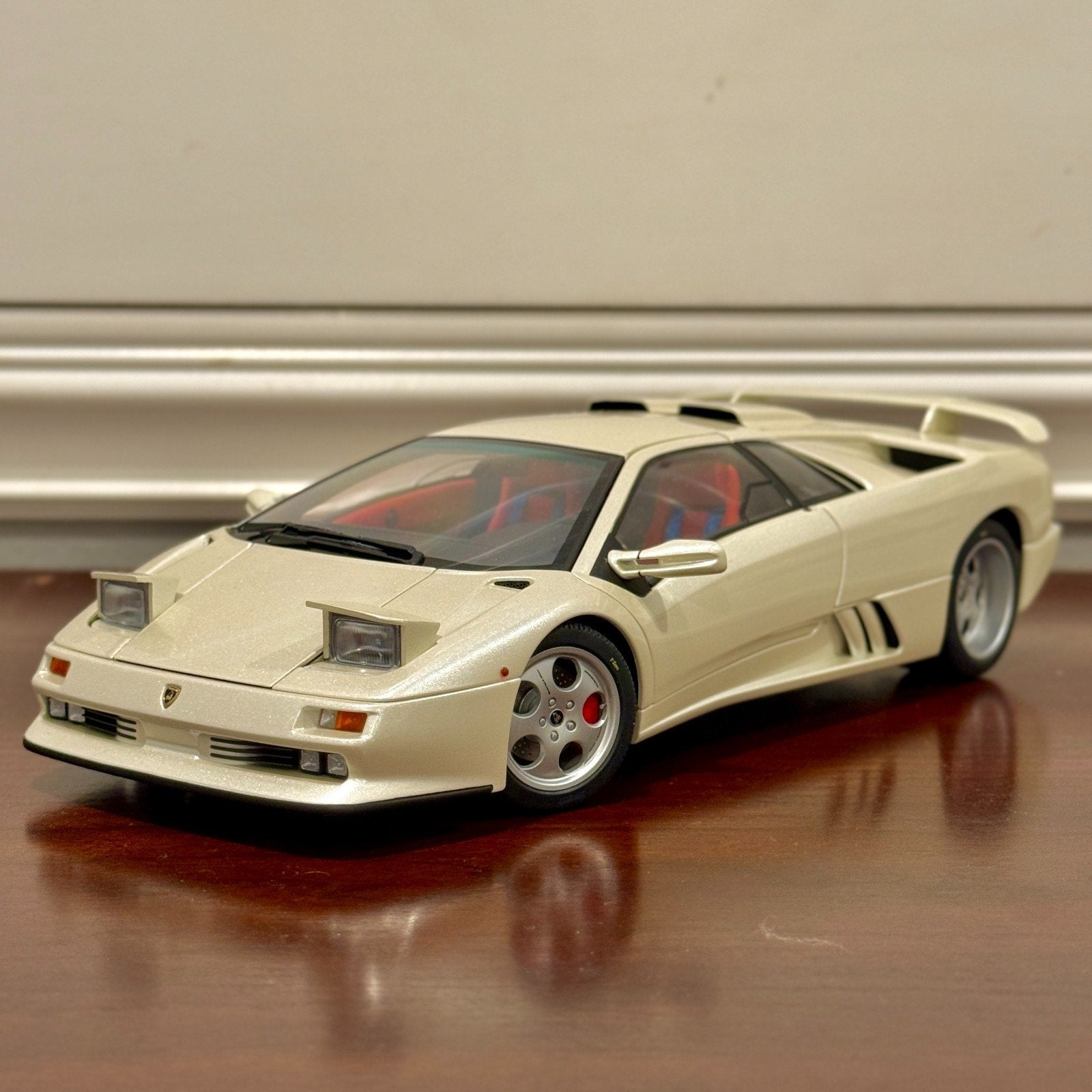 AUTOart Lamborghini Diablo SE30 JOTA Balloon White w/ Red Interior 1/18 Scale Diecast Model Car | New - Product Image
