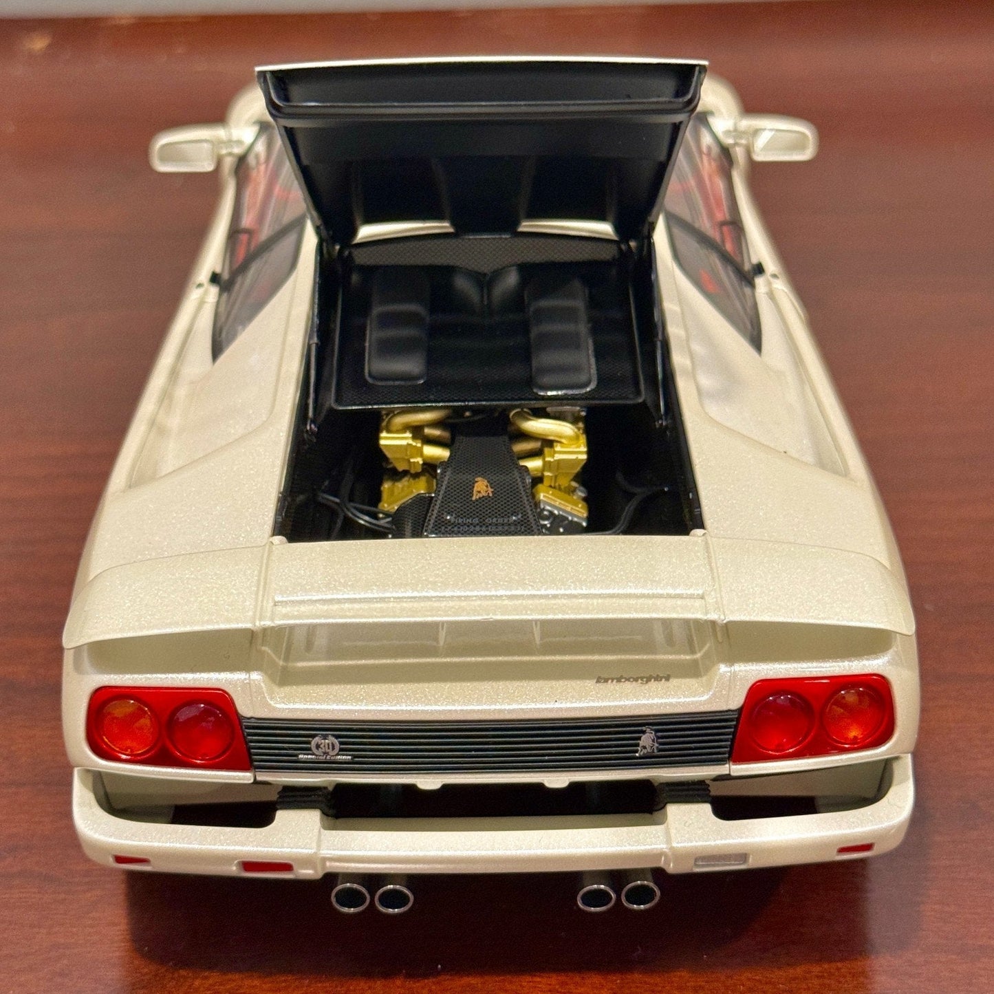 AUTOart Lamborghini Diablo SE30 JOTA Balloon White w/ Red Interior 1/18 Scale Diecast Model Car | New - Product Image