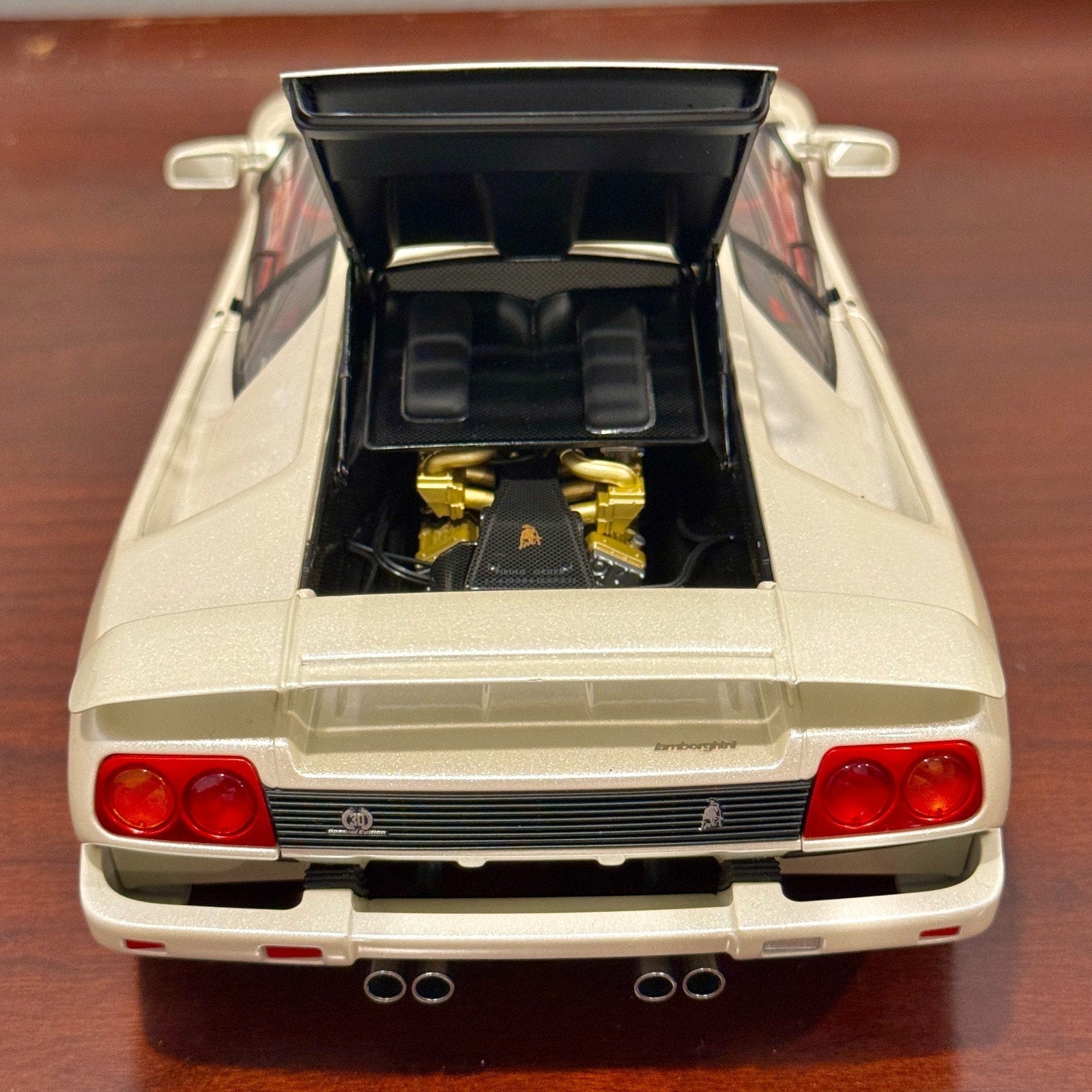 AUTOart Lamborghini Diablo SE30 JOTA Balloon White w/ Red Interior 1/18 Scale Diecast Model Car | New - Product Image