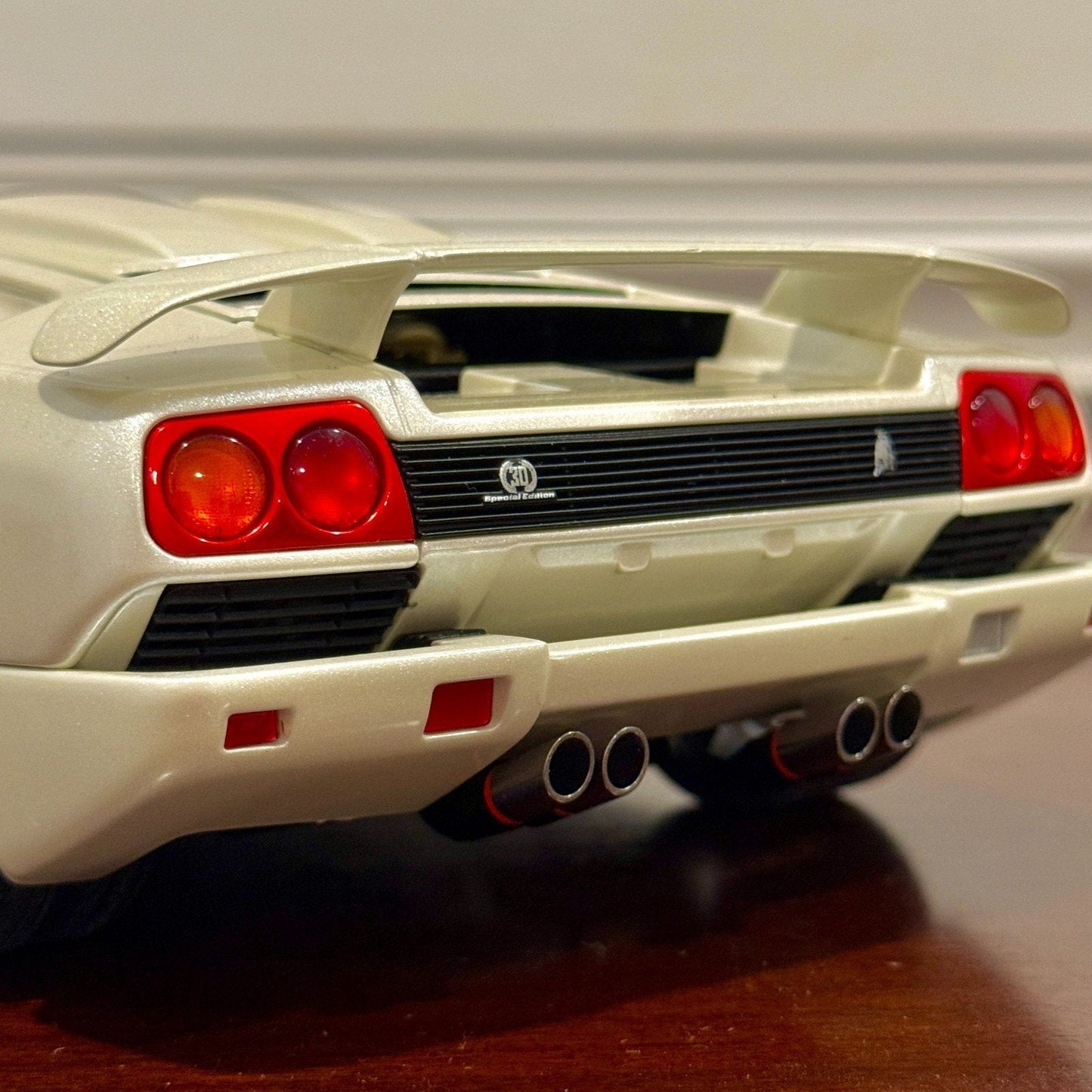 AUTOart Lamborghini Diablo SE30 JOTA Balloon White w/ Red Interior 1/18 Scale Diecast Model Car | New - Product Image
