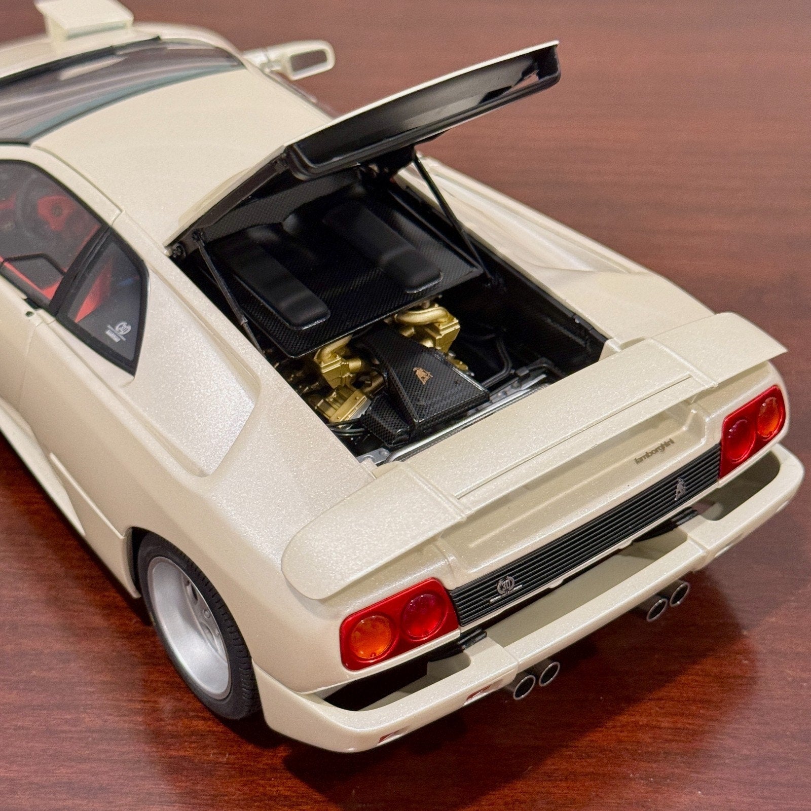 AUTOart Lamborghini Diablo SE30 JOTA Balloon White w/ Red Interior 1/18 Scale Diecast Model Car | New - Product Image