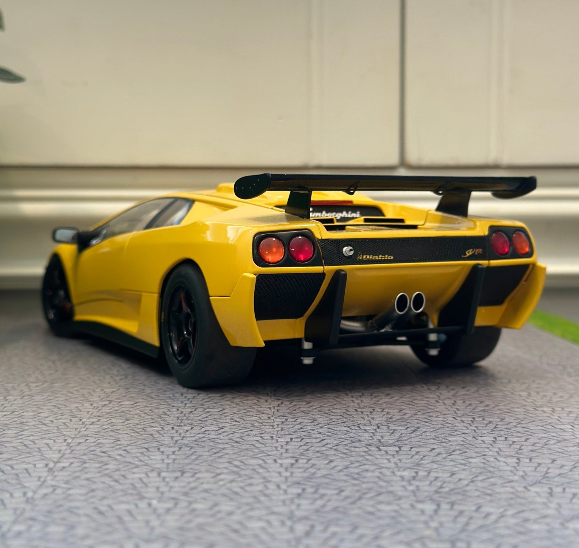 AUTOart Lamborghini Diablo SVR Yellow 1/18 Scale Diecast Model Car | In Box - Product Image