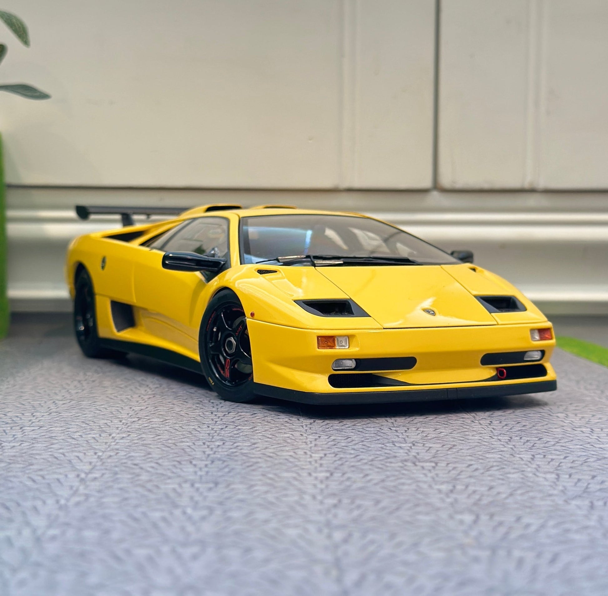 AUTOart Lamborghini Diablo SVR Yellow 1/18 Scale Diecast Model Car | In Box - Product Image