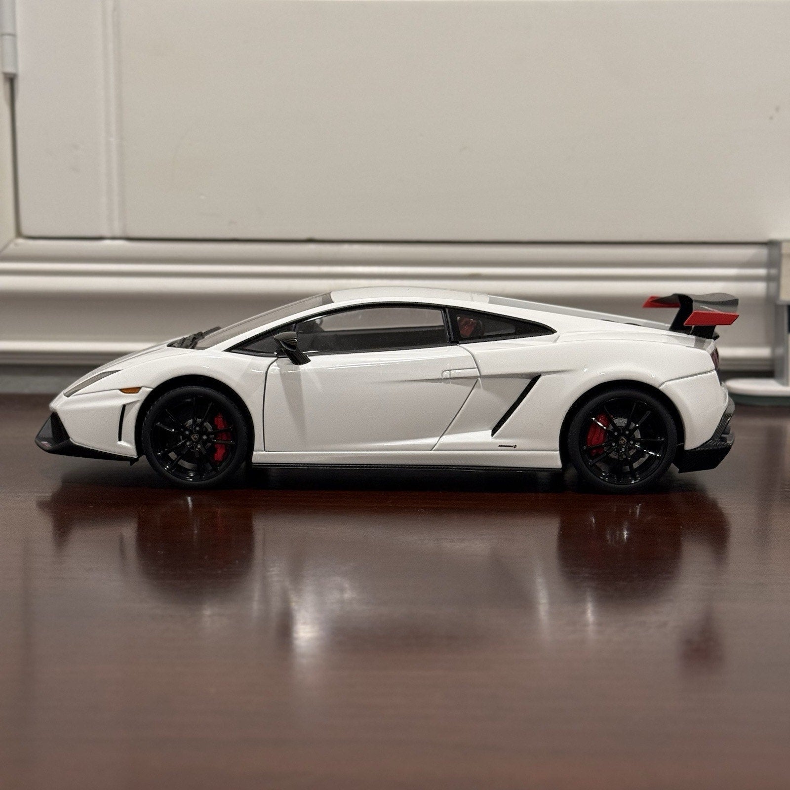 AUTOart Lamborghini Gallardo LP-570 'Supertrofeo Stradale' White 1/18 Scale Diecast Model Car | In Box - Product Image