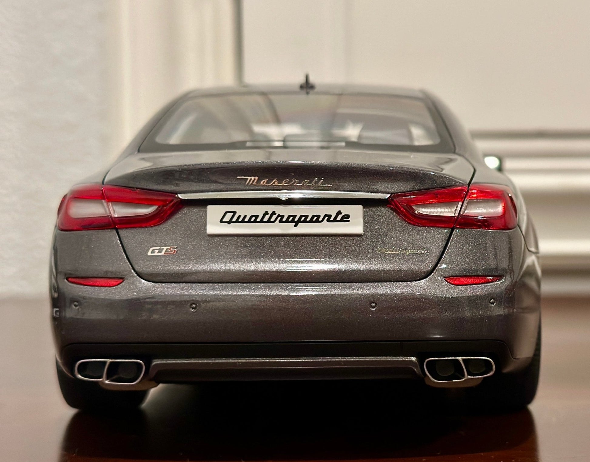 AUTOart Maserati Quattroporte GTS 1/18 Scale Diecast Model Car - Product Image