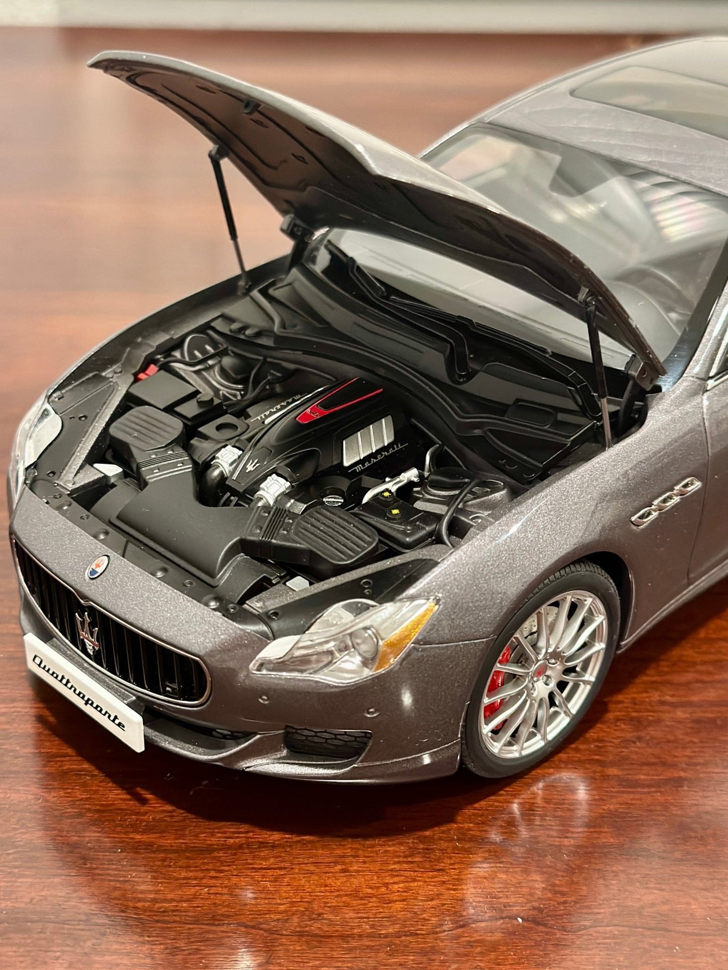 AUTOart Maserati Quattroporte GTS 1/18 Scale Diecast Model Car - Product Image