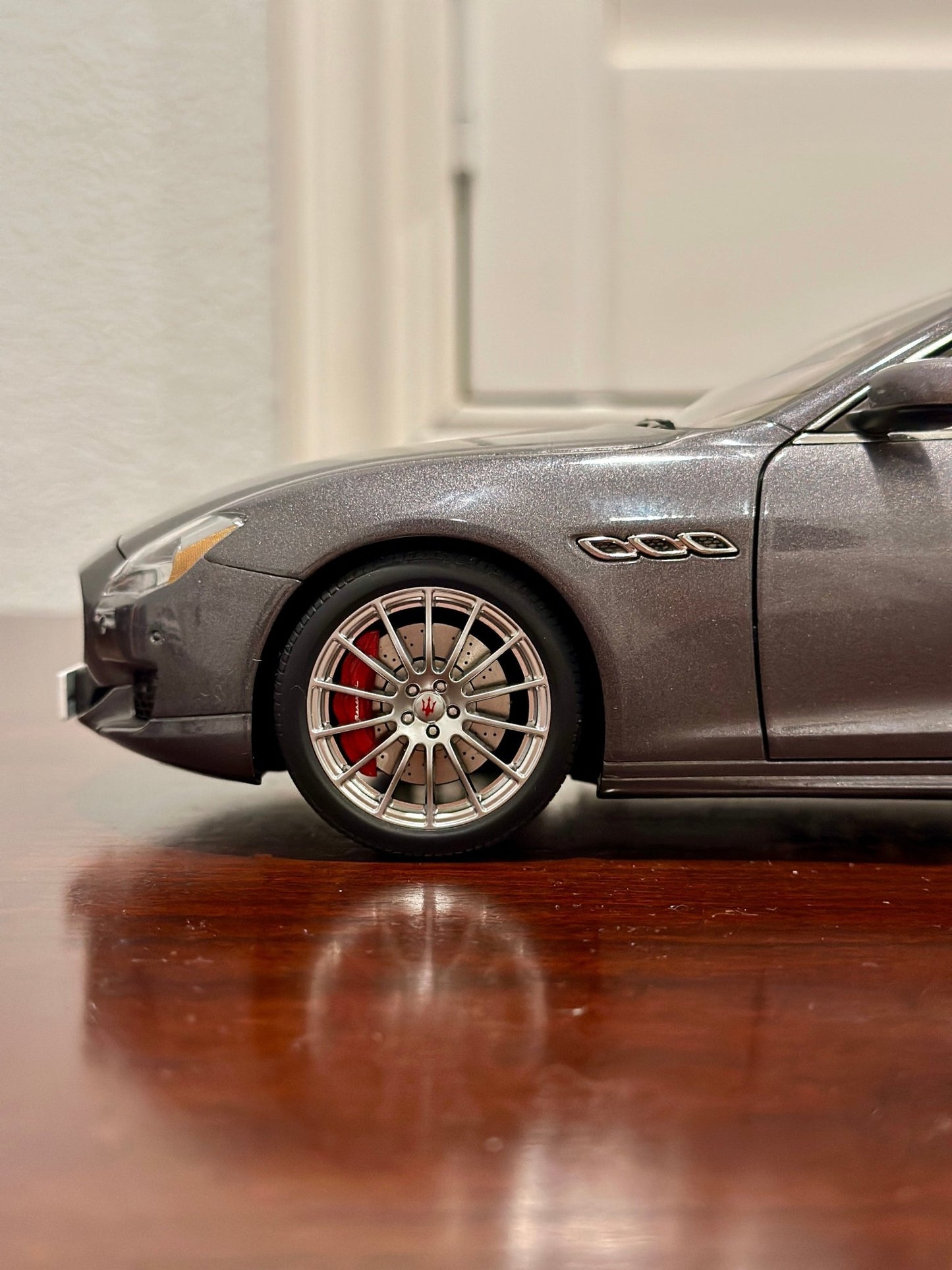 AUTOart Maserati Quattroporte GTS 1/18 Scale Diecast Model Car - Product Image