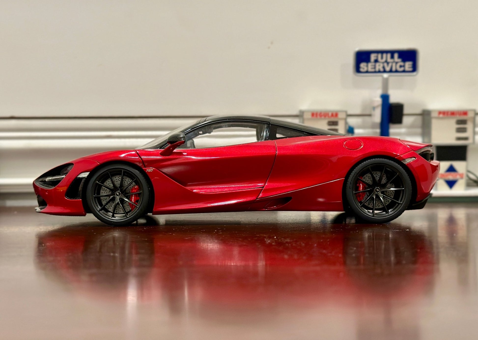 AUTOart McLaren 720s Metallic Red 1/18 Scale Diecast Model Car | In Box - Product Image