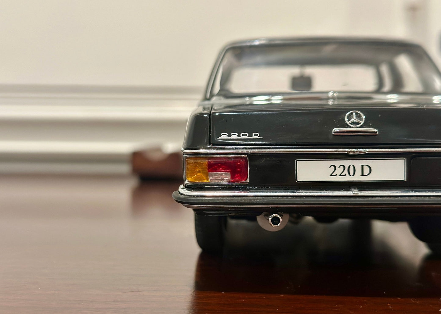 AUTOart Mercedes Benz 220D Black 1/18 Scale Diecast Model Car - Product Image