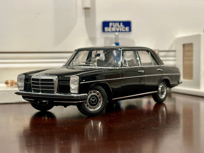 AUTOart Mercedes Benz 220D Black 1/18 Scale Diecast Model Car - Product Image