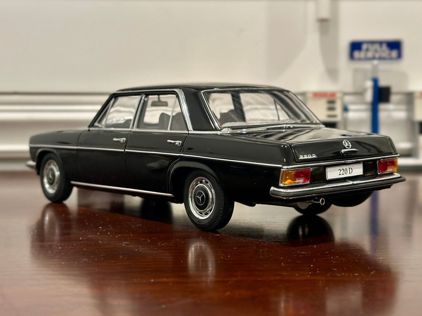 AUTOart Mercedes Benz 220D Black 1/18 Scale Diecast Model Car - Product Image