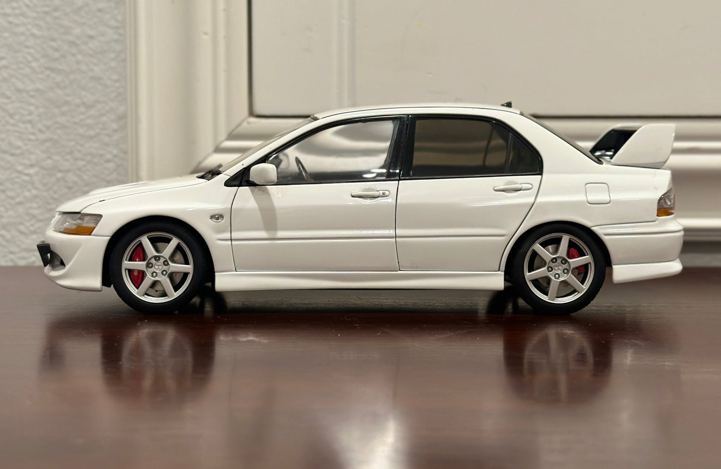 AUTOart Mitsubishi Lancer Evo 8 VIII Street Car White 1/18 Scale Diecast Model Car - Product Image