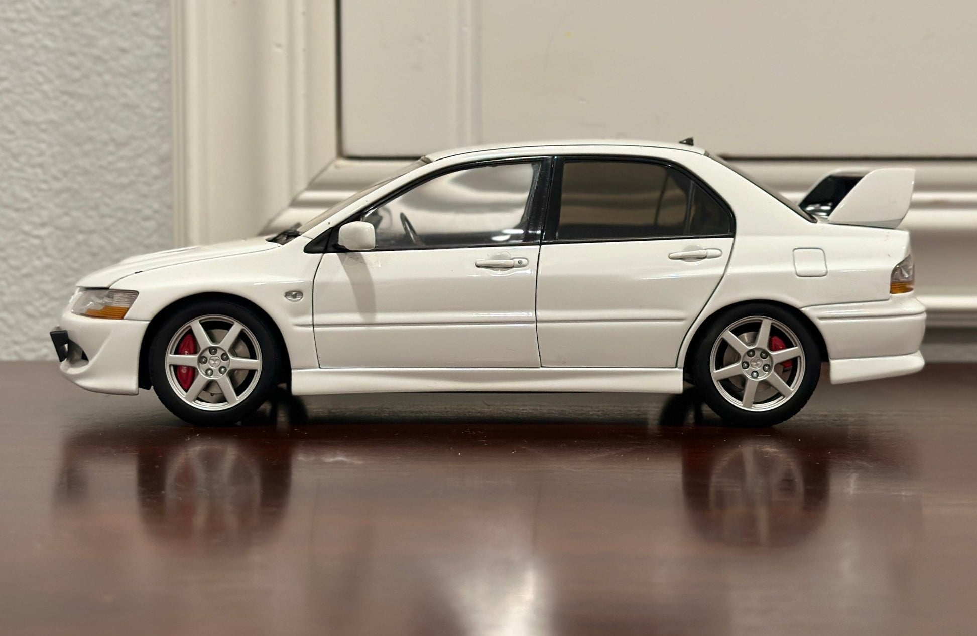 AUTOart Mitsubishi Lancer Evo 8 VIII Street Car White 1/18 Scale Diecast Model Car - Product Image