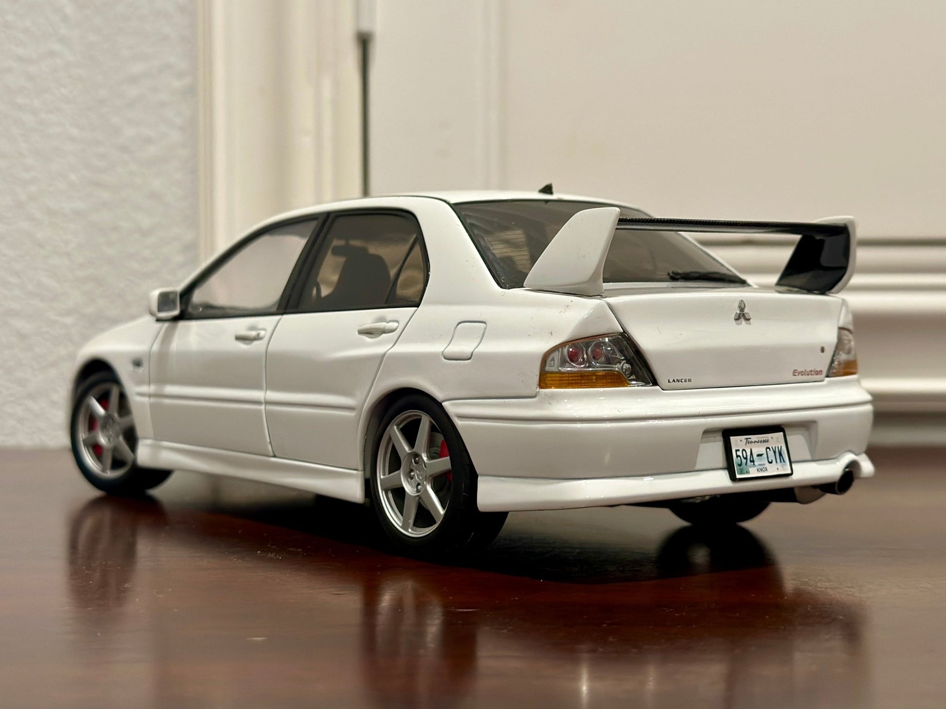 AUTOart Mitsubishi Lancer Evo 8 VIII Street Car White 1/18 Scale Diecast Model Car - Product Image