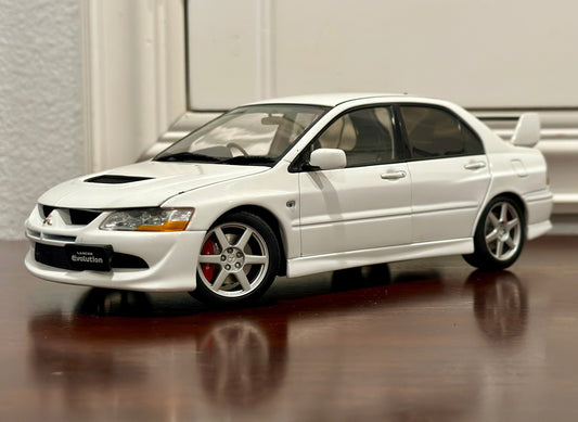 AUTOart Mitsubishi Lancer Evo 8 VIII Street Car White 1/18 Scale Diecast Model Car - Product Image