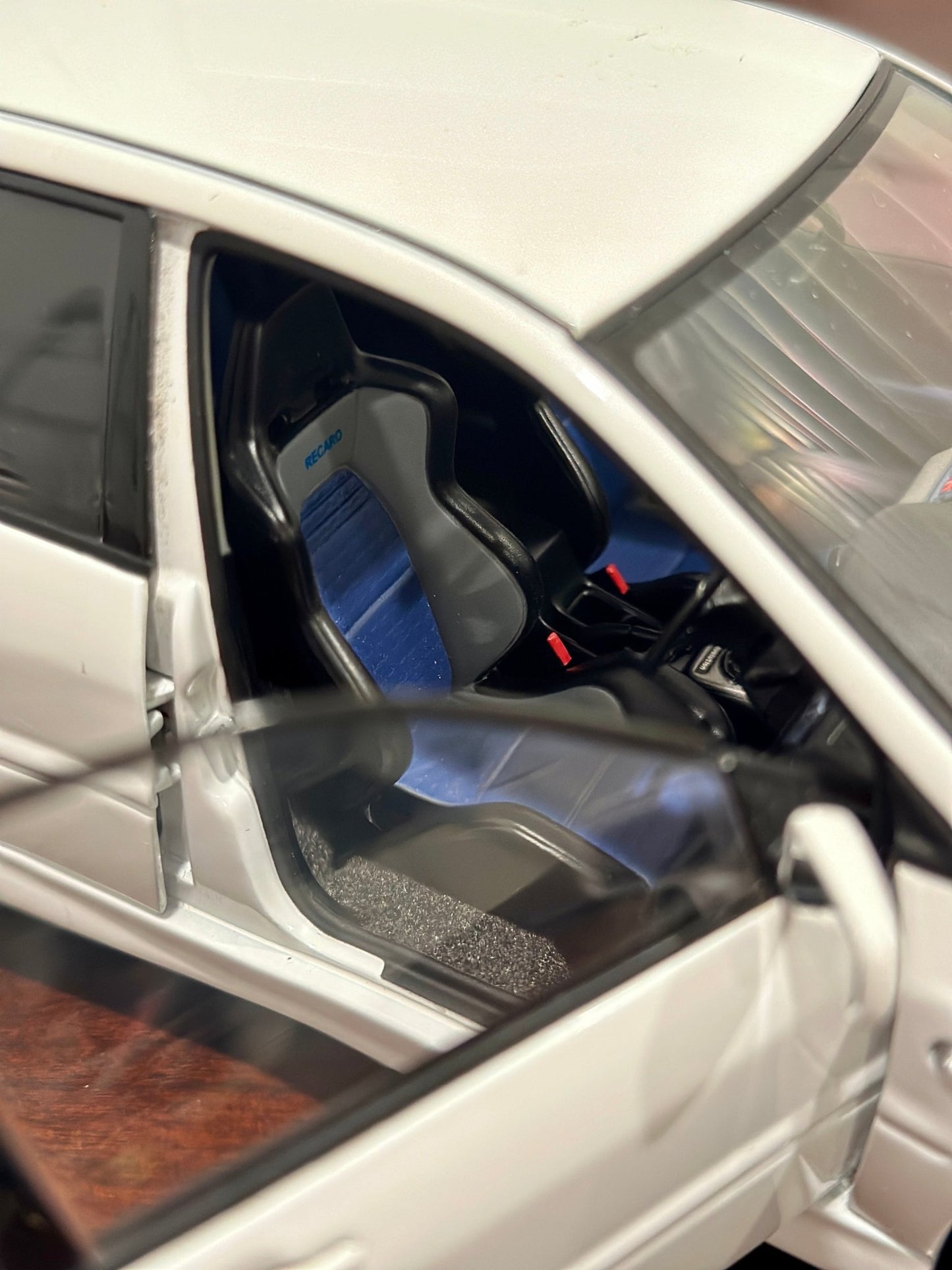 AUTOart Mitsubishi Lancer Evo 8 VIII Street Car White 1/18 Scale Diecast Model Car - Product Image