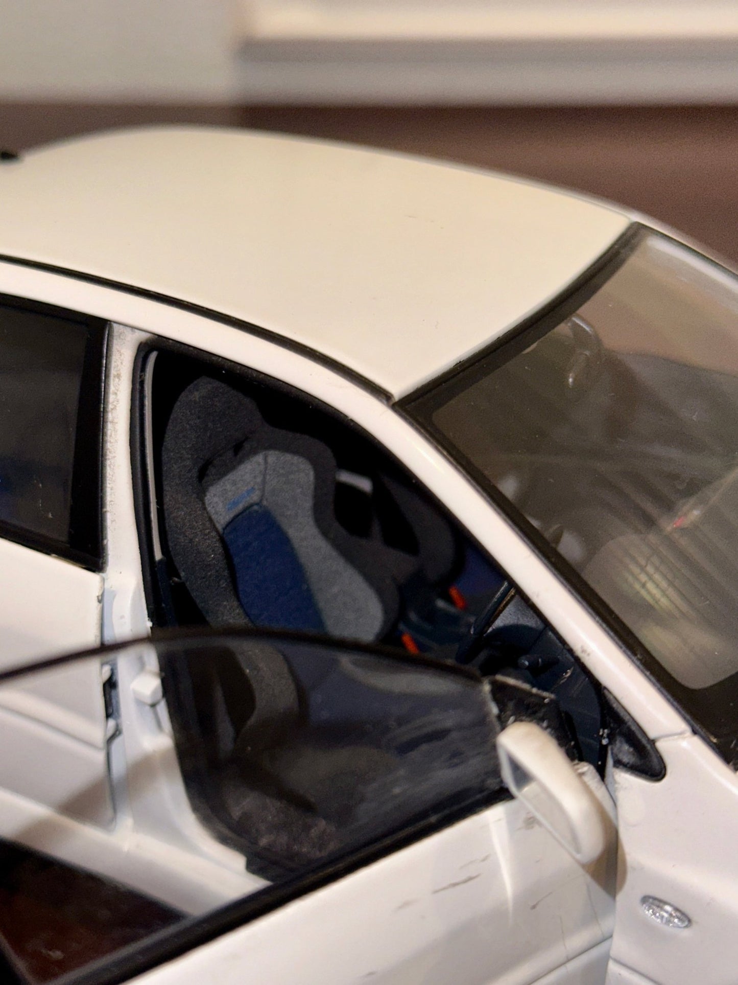 AUTOart Mitsubishi Lancer Evo VII 7 Street Car White 1/18 Scale Diecast Model Car - Product Image