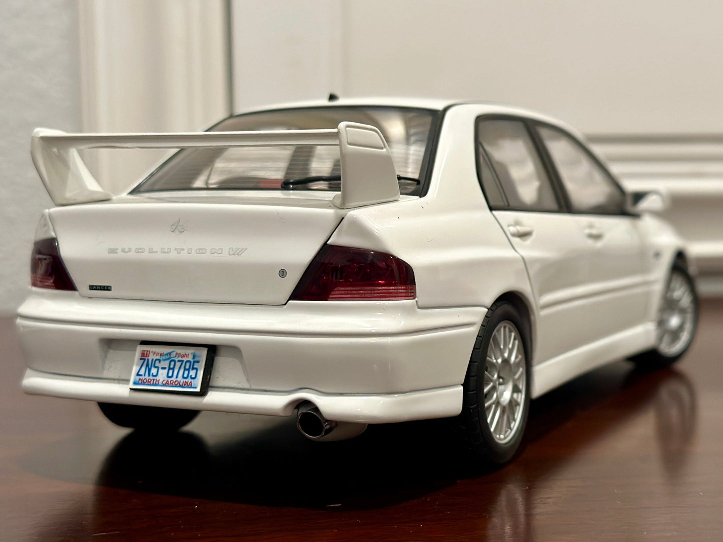 AUTOart Mitsubishi Lancer Evo VII 7 Street Car White 1/18 Scale Diecast Model Car - Product Image