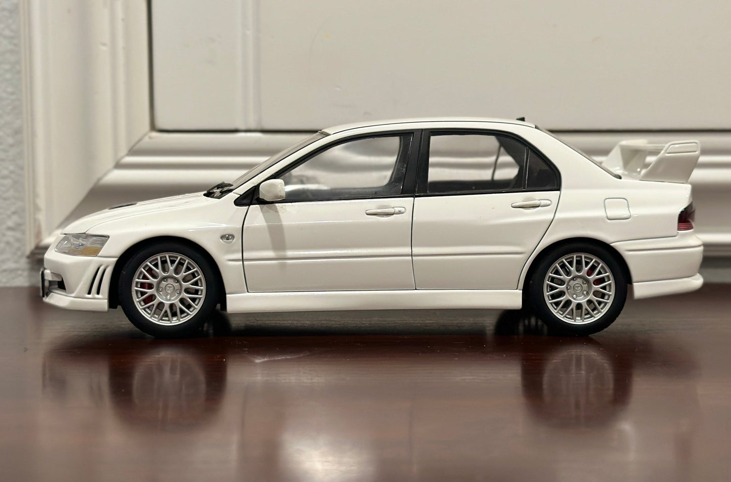 AUTOart Mitsubishi Lancer Evo VII 7 Street Car White 1/18 Scale Diecast Model Car - Product Image