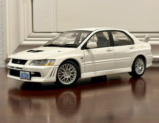 AUTOart Mitsubishi Lancer Evo VII 7 Street Car White 1/18 Scale Diecast Model Car - Product Image