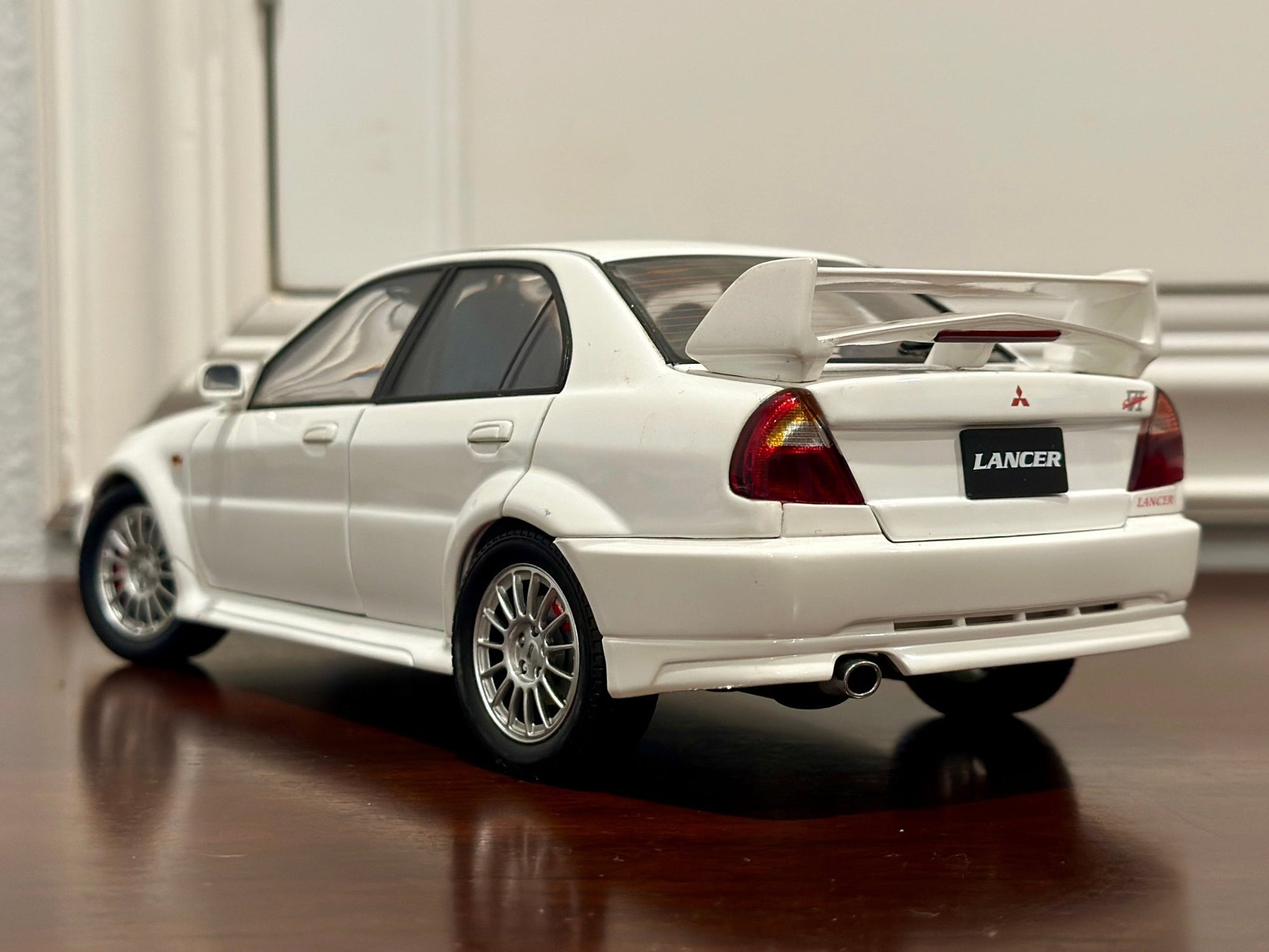 AUTOart Mitsubishi Lancer Evolution V/VI Street Car White 1/18 Scale Diecast Model Car - Product Image