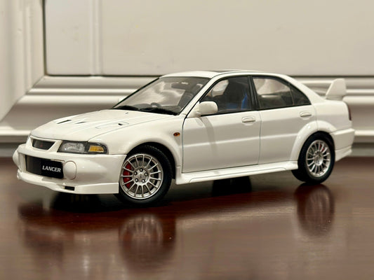 AUTOart Mitsubishi Lancer Evolution V/VI Street Car White 1/18 Scale Diecast Model Car - Product Image