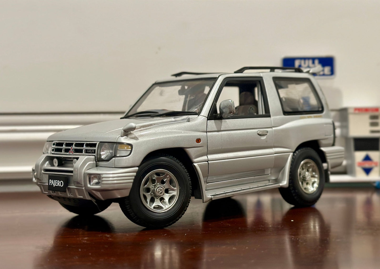 AUTOart Mitsubishi Pajero Silver 1/18 Scale Diecast Model Car - Product Image