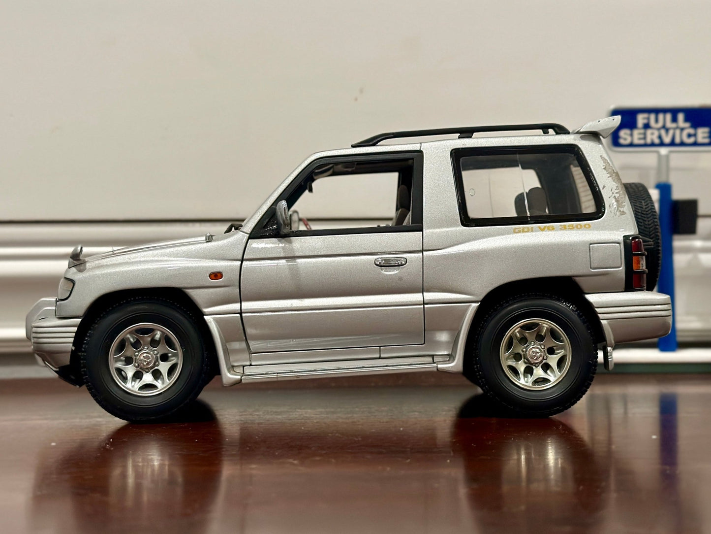 AUTOart Mitsubishi Pajero Silver 1/18 Scale Diecast Model Car - Product Image