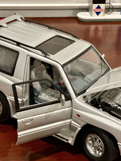 AUTOart Mitsubishi Pajero Silver 1/18 Scale Diecast Model Car - Product Image