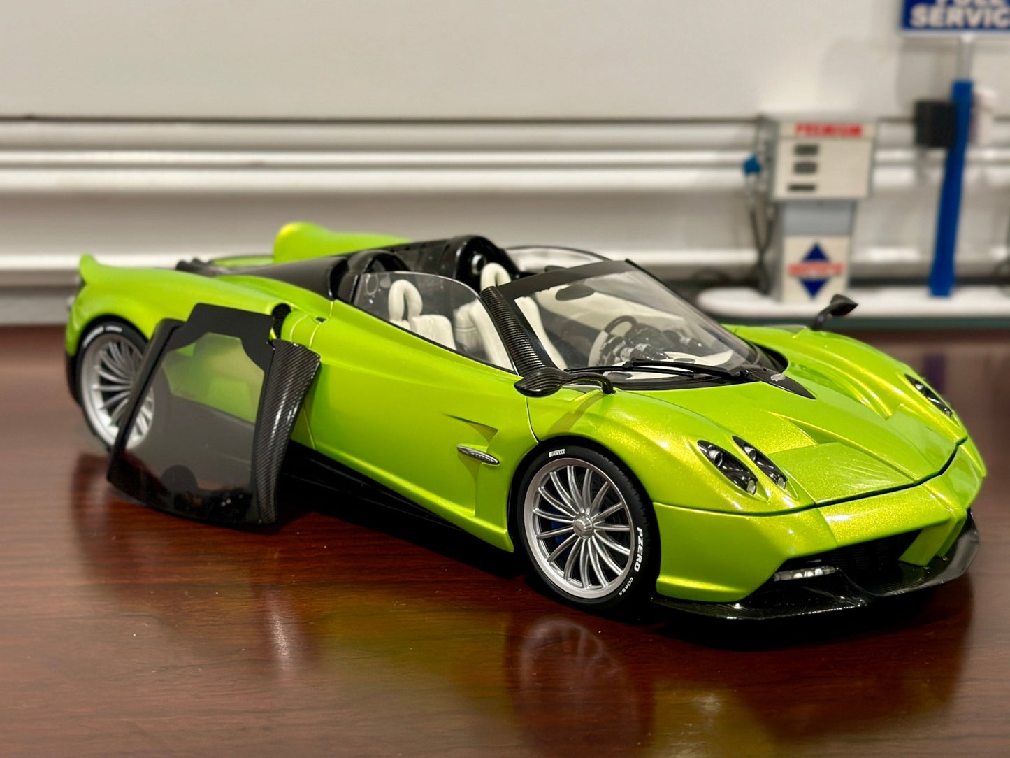 AUTOart Pagani Huayra Roadster 'Verde Firenze' Green 1/18 Scale Diecast Model Car | In Box - Product Image