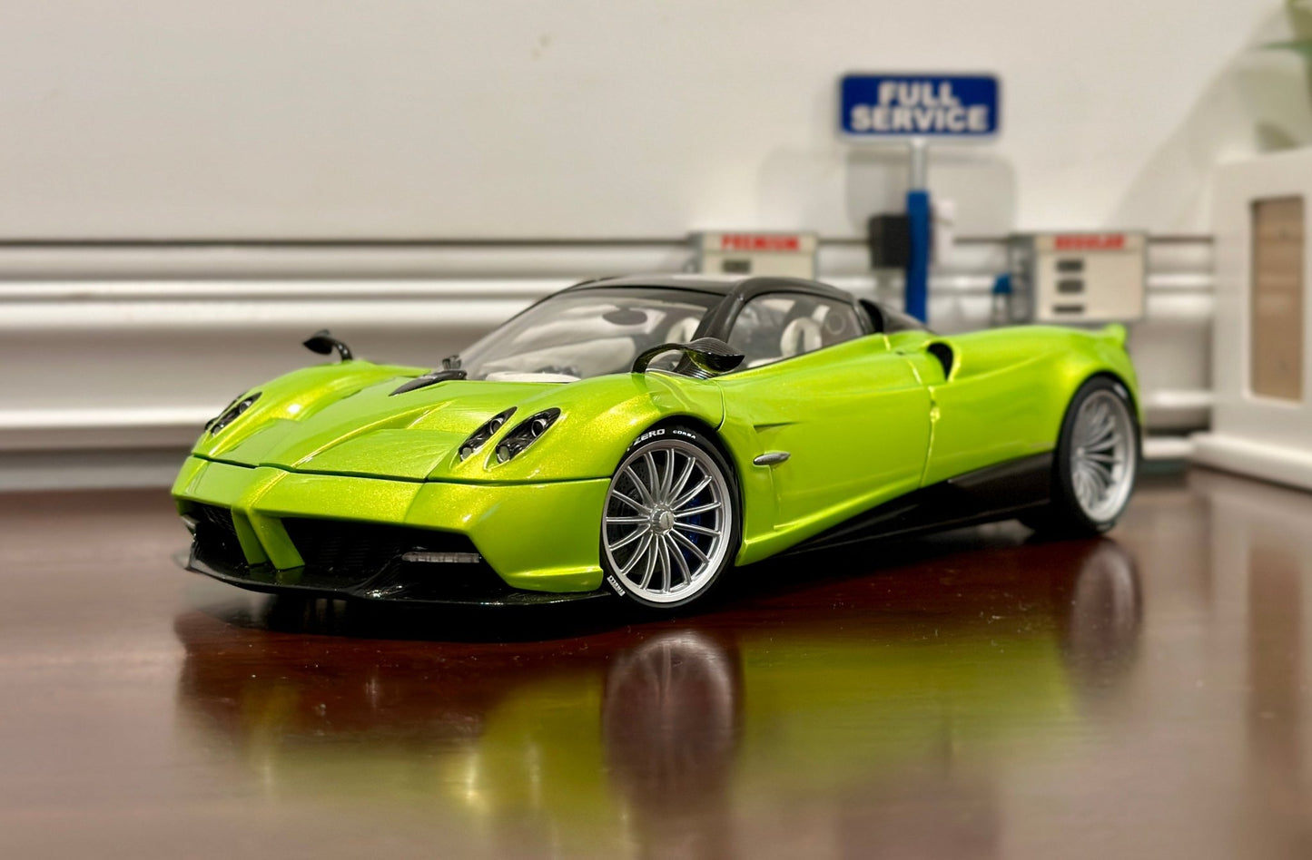 AUTOart Pagani Huayra Roadster 'Verde Firenze' Green 1/18 Scale Diecast Model Car | In Box - Product Image