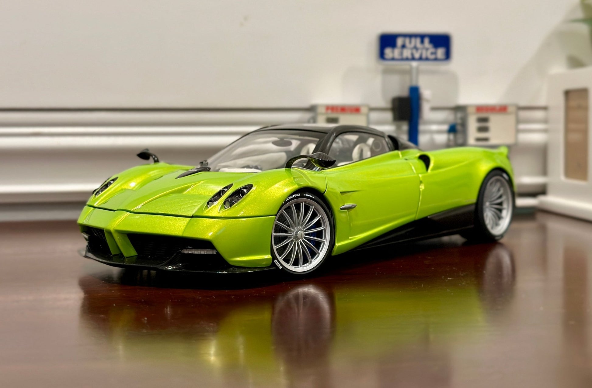 AUTOart Pagani Huayra Roadster 'Verde Firenze' Green 1/18 Scale Diecast Model Car | In Box - Product Image