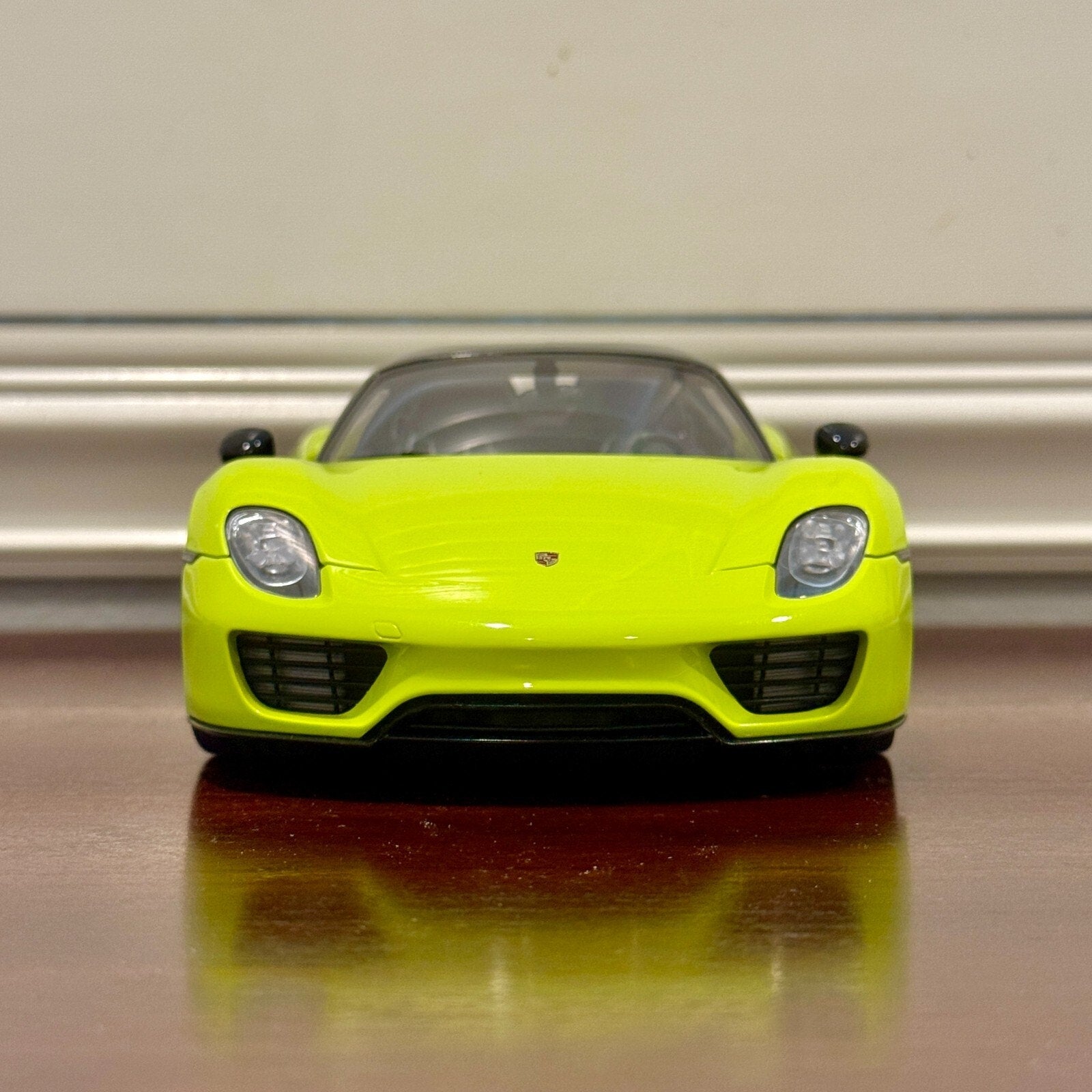 AUTOart Porsche 918 Spyder 'Weissach Package' Acid Green 1/18 Scale Diecast Model Car | In Box - Product Image