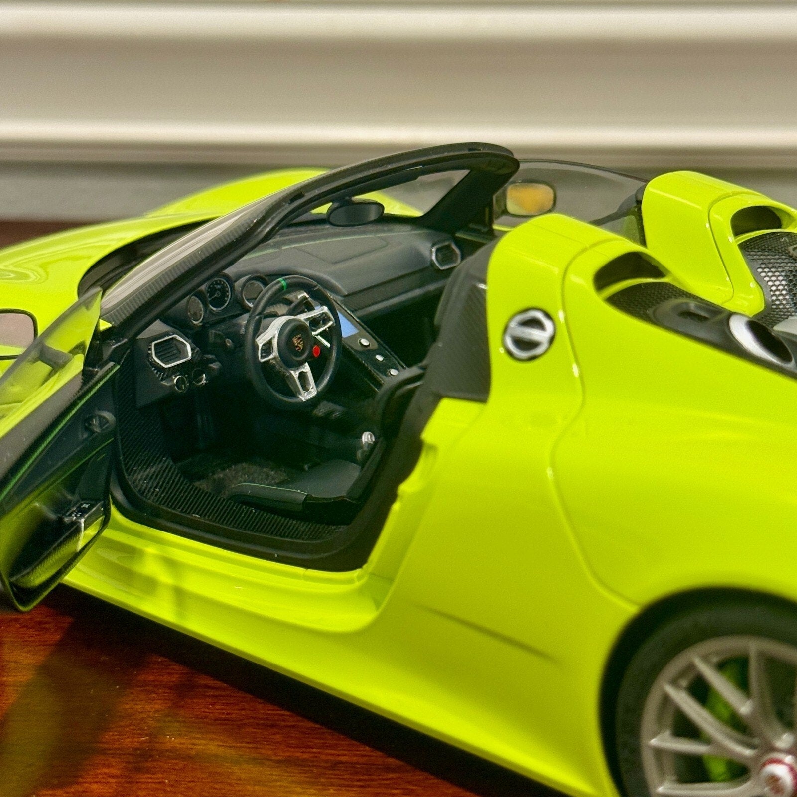 AUTOart Porsche 918 Spyder 'Weissach Package' Acid Green 1/18 Scale Diecast Model Car | In Box - Product Image