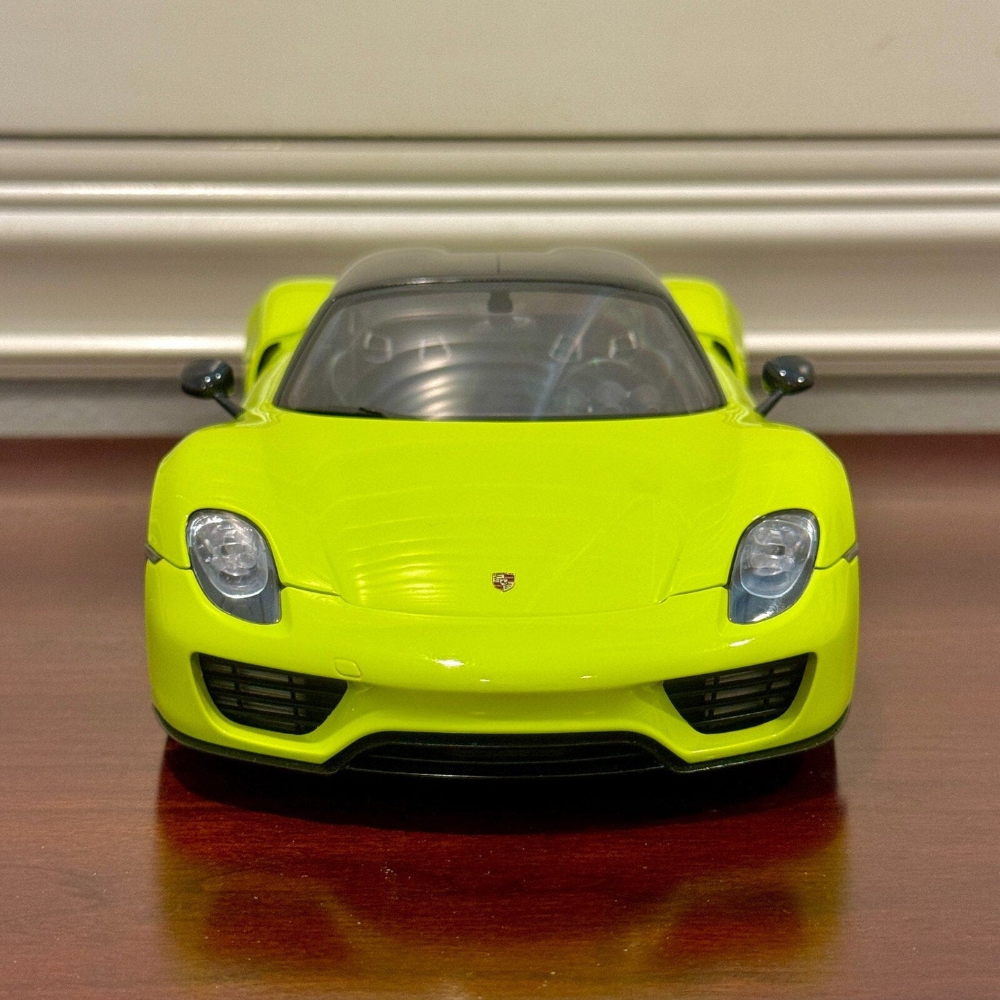 AUTOart Porsche 918 Spyder 'Weissach Package' Acid Green 1/18 Scale Diecast Model Car | In Box - Product Image