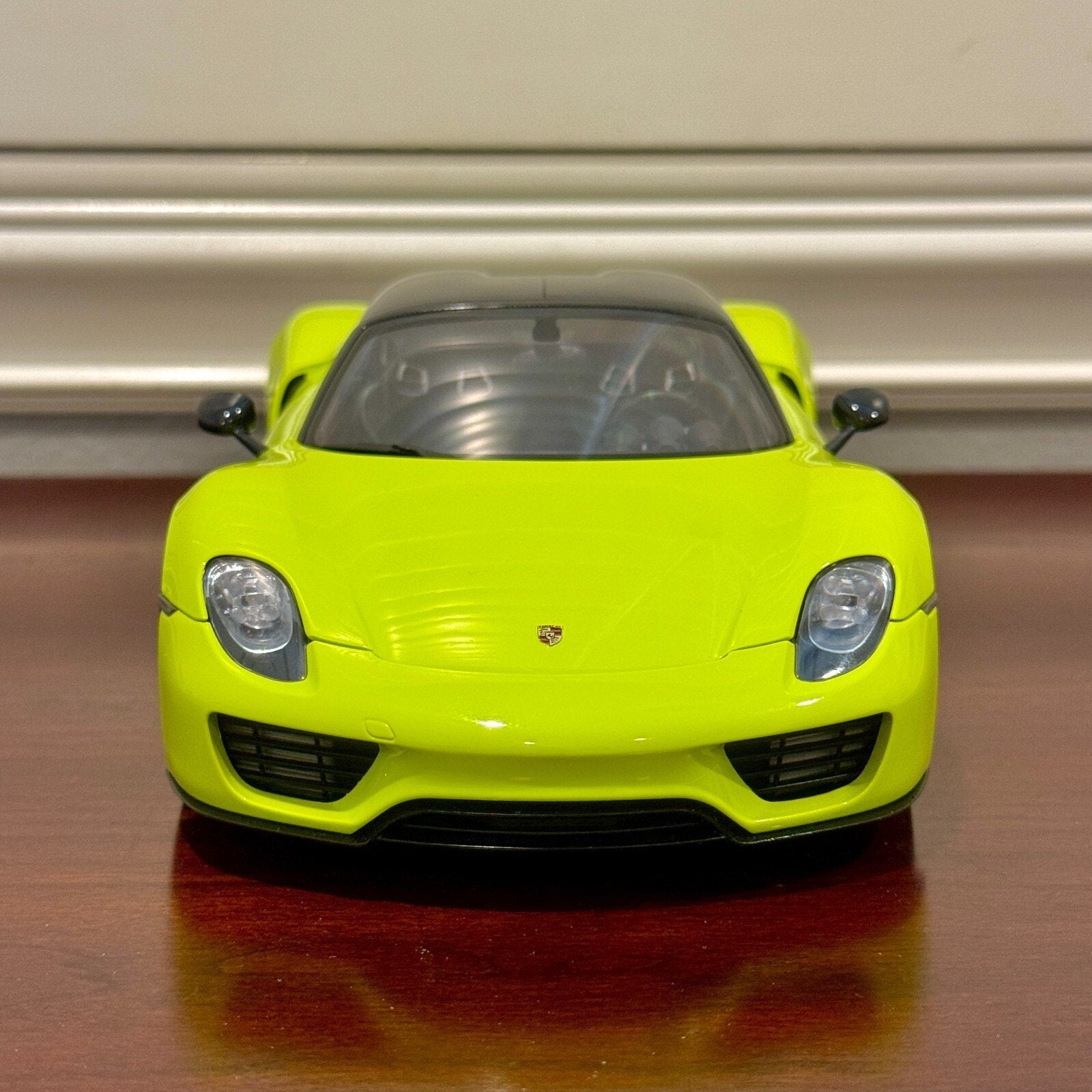 AUTOart Porsche 918 Spyder 'Weissach Package' Acid Green 1/18 Scale Diecast Model Car | In Box - Product Image