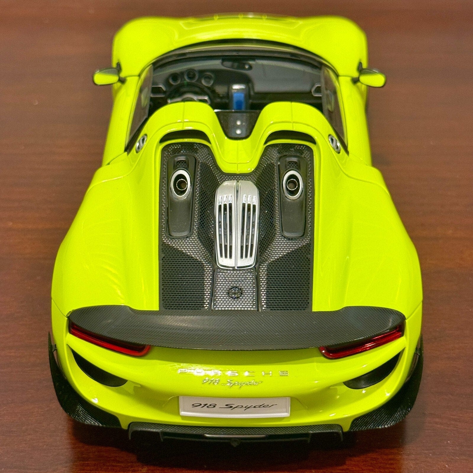 AUTOart Porsche 918 Spyder 'Weissach Package' Acid Green 1/18 Scale Diecast Model Car | In Box - Product Image