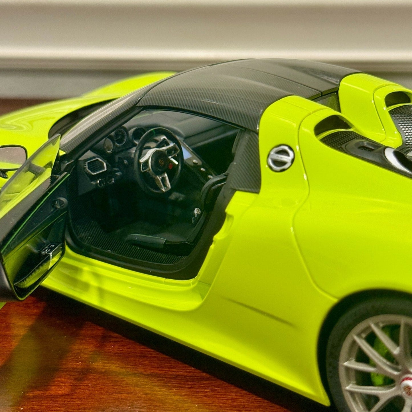 AUTOart Porsche 918 Spyder 'Weissach Package' Acid Green 1/18 Scale Diecast Model Car | In Box - Product Image