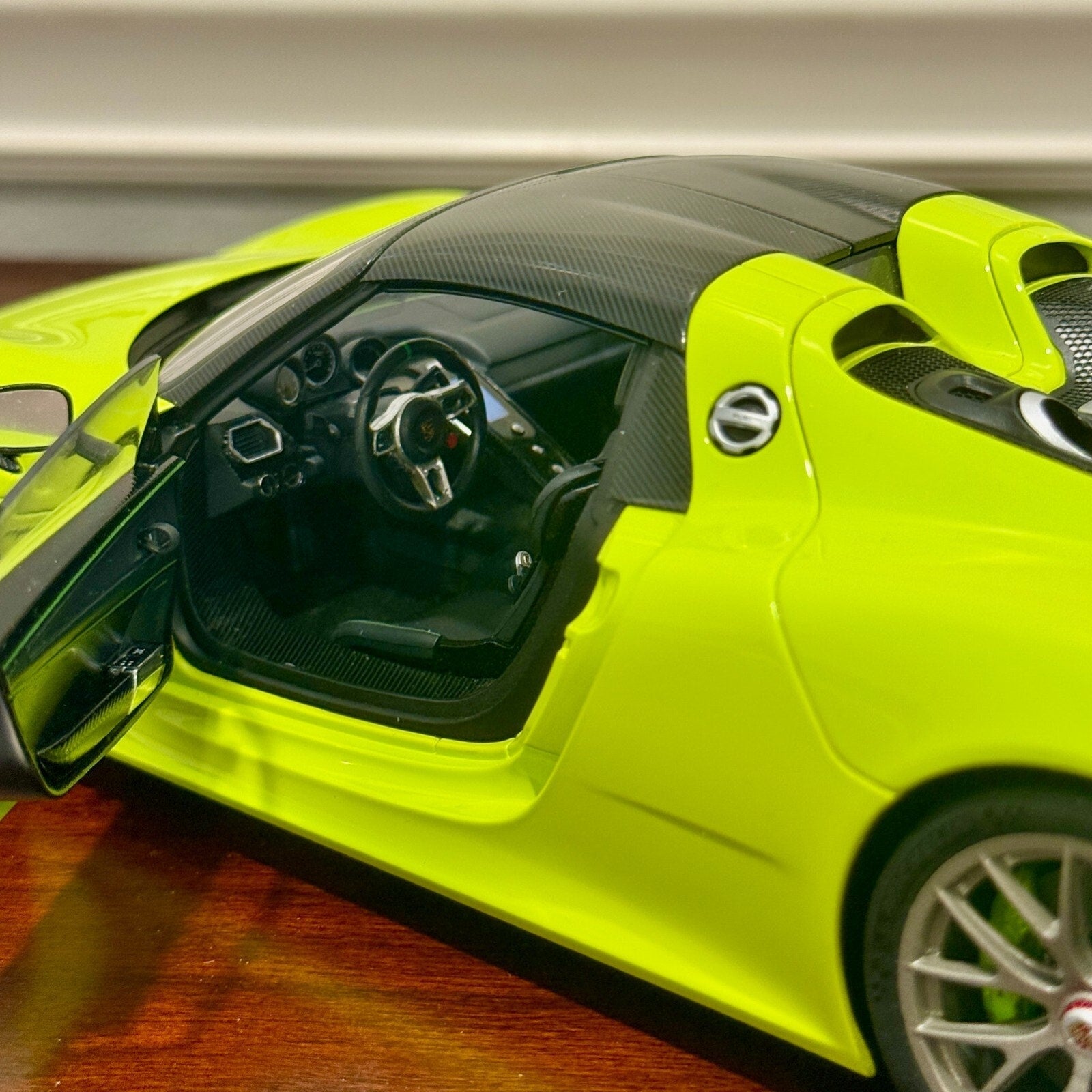 AUTOart Porsche 918 Spyder 'Weissach Package' Acid Green 1/18 Scale Diecast Model Car | In Box - Product Image