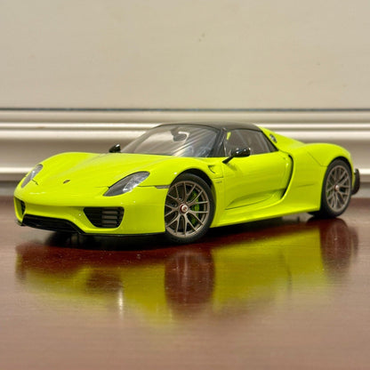 AUTOart Porsche 918 Spyder 'Weissach Package' Acid Green 1/18 Scale Diecast Model Car | In Box - Product Image