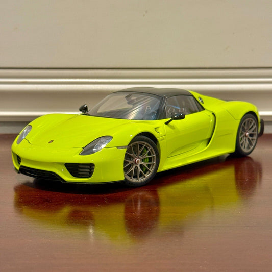 AUTOart Porsche 918 Spyder 'Weissach Package' Acid Green 1/18 Scale Diecast Model Car | In Box - Product Image